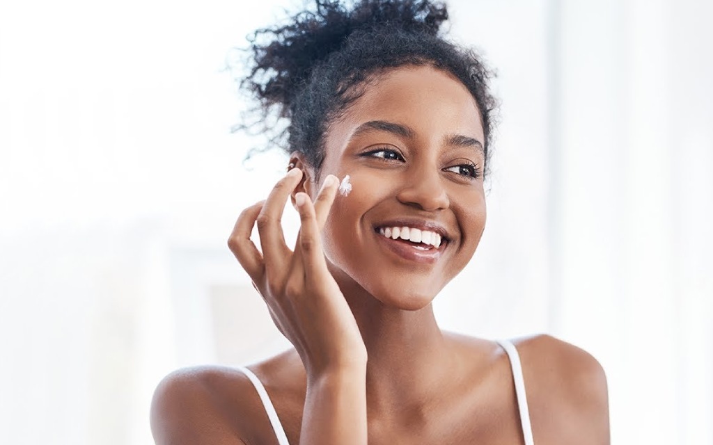 Aging Gracefully: Skincare Tips and Anti-Aging Products You Need